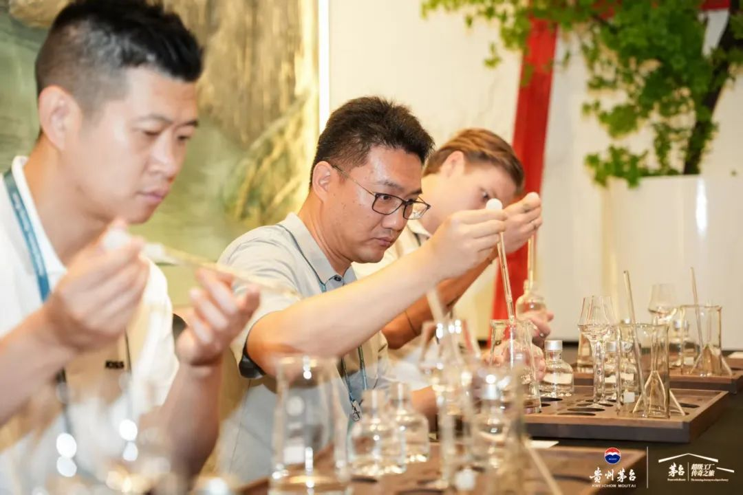 从枫叶之国到赤水河畔，加拿大茅友团读懂“中国茅台传奇”