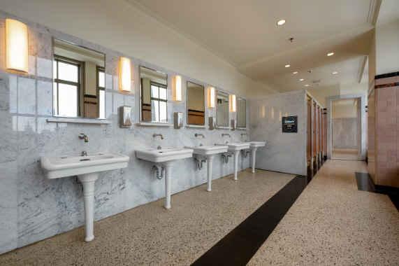 washroom-Restaurant Île de France.jpg