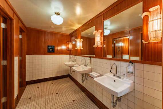 washroom-Rotisserie La Lune.jpg