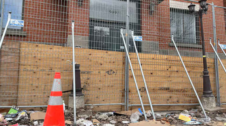毗邻建筑面临倒塌多年   蒙特利尔业主起诉市政府追讨租金损失